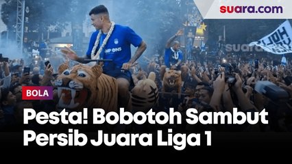 Bandung Berpesta! Momen Persib Pawai Juara BRI Liga 1, Disambut Ribuan Bobotoh di Gedung Sate