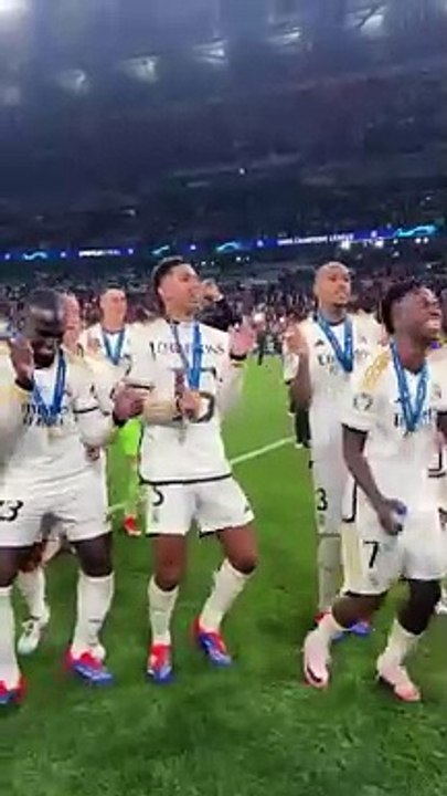 REAL MADRID CELEBRATING VICTORY