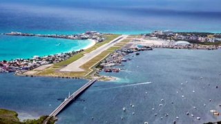 15 MOST SCARY Runways