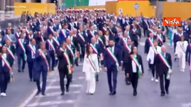 Festa della Repubblica, la sfilata dei sindaci apre la parata ai Fori Imperiali