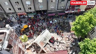 Küçükçekmece'de çöken 3 katlı binanın kurtarma çalışmaları havadan görüntülendi
