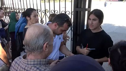 Telefonla sınava girmeye çalıştı, unuttuğu kimliğini diğer veliler yetiştirdi