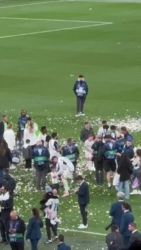 Valverde y su hijo Benicio jugando en Wembley