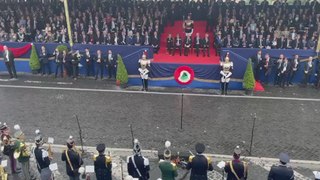 Festa della Repubblica, l’inno nazionale cantato da Claudio Baglioni sotto la pioggia - Video