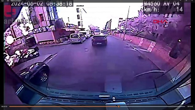 Küçükçekmece'de 3 katlı binanın çökme anı İETT otobüsü kamerasında