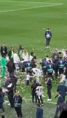 Valverde y su hijo Benicio jugando en Wembley