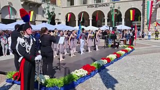 Il 2 Giugno a Bergamo: la danza dei ballerini del «Locatelli» in piazza Vittorio Veneto