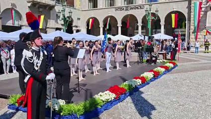 Il 2 Giugno a Bergamo: la danza dei ballerini del «Locatelli» in piazza Vittorio Veneto