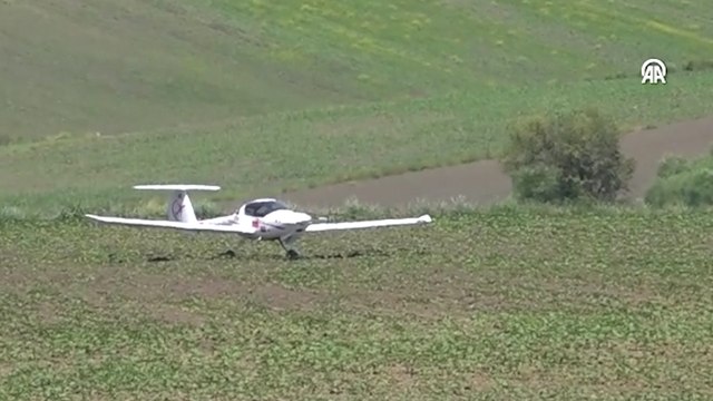 Tekirdağ'da eğitim uçağı, tarlaya zorunlu iniş yaptı