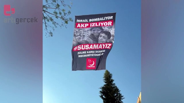 Saadet Partisi'nin Gazze pankartı gece yarısı polis tarafından indirildi