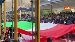 Il Tricolore gigante alla parata del 2 giugno a Roma