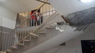 Erzurum'da binanın merdivenleri çöktü; mahsur kalanlar kurtarıldı