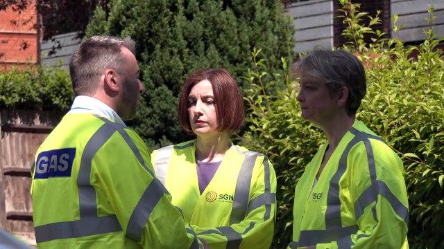 Yvette Cooper and Bridget Phillipson visit SGN apprentices