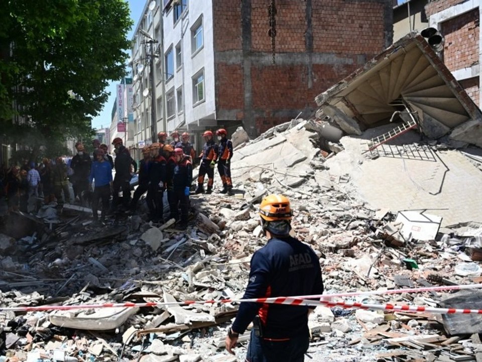 Tragischer Vorfall in Istanbul: Wohnhaus stürzt plötzlich ein