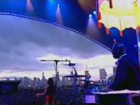 Amy Winehouse - Back To Black (Live Glastonbury 2007)