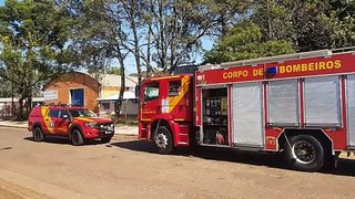 Corpo de Bombeiros é mobilizado para apagar incêndio no Bairro Pioneiros Catarinenses