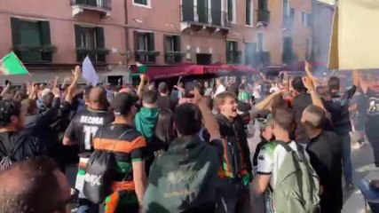 Tifosi in Festa a Venezia: Atmosfera Calda Prima di Venezia-Cremonese ⚽