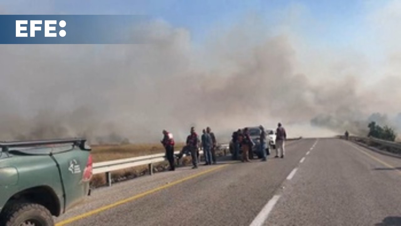 El grupo chií libanés Hizbulá lanza cohetes contra una base en el norte de Israel