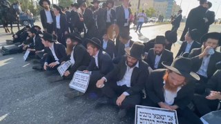 Judíos ultraortodoxos protestan en contra del fin de su exención al servicio militar.
