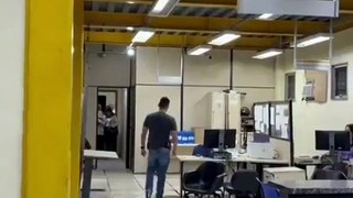 Momento em que a suspeita de envenenar empresário é presa