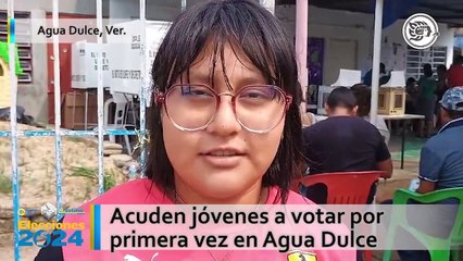 Acuden jóvenes a votar por primera vez en Agua Dulce