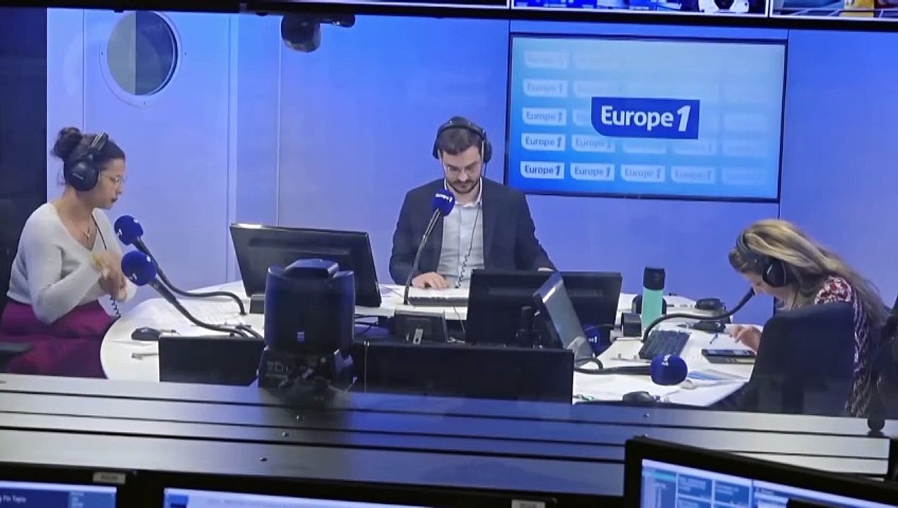 Des cercueils déposés au pied de la tour Eiffel, trois personnes en garde à vue