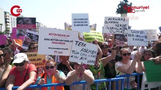 İzmir'de 'uyutma' teklifine karşı kafesli protesto