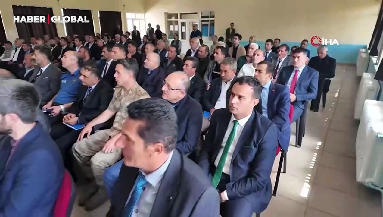 Güldüren anlar: Dersten kaçan öğrenciler valiye yakalandılar