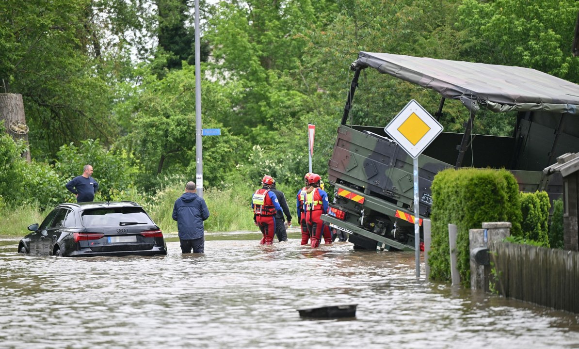 Damm in Bayern gebrochen - Hochwasserlage im Süden weiter angespannt