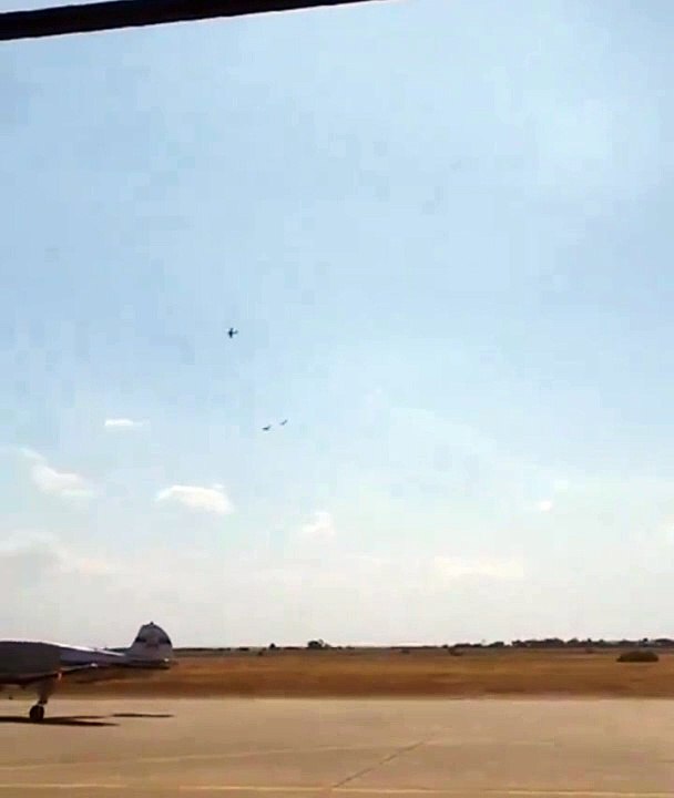 avião a cair