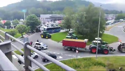 Los agricultores protestan en la frontera con Francia