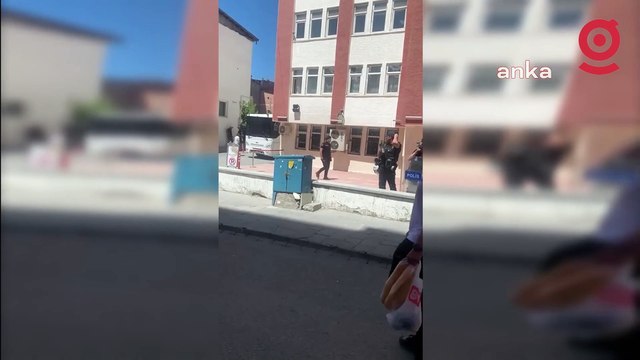 Hakkari Belediye Eş Başkanı Akış'ın gözaltına alınarak, yerine kayyım atanması... DEM Parti Merkez Yürütme Kurulu özel gündemle toplandı