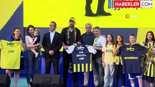 Atılan manşetler öyle böyle değil! Mourinho'nun imzası dünyayı şaşırttı