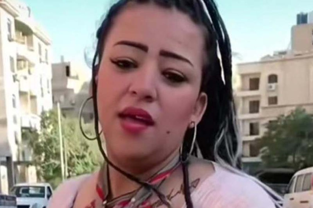 حبس البلوغر المصرية سمية نستون بتهمة نشر فيديوهات مخلة