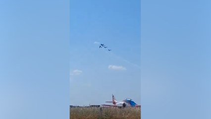 Gösteri uçuşu yapan 2 uçak çarpıştı