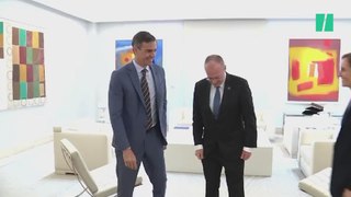 Pedro Sánchez y Mónica García reciben a Hans Kluge, presidente de la OMS Europa, para abordar el traslado de los niños palestinos a España