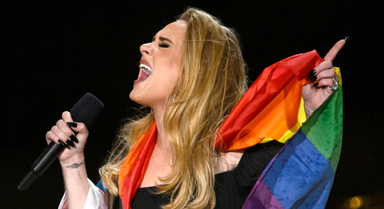 "¿Eres tonto?": la reacción viral de Adele tras el comentario homófobo de un fan en pleno concierto