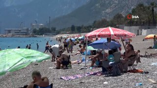 Antalya’da termometreler 41 dereceyi gösterdi, hafta içi sahil doldu taştı