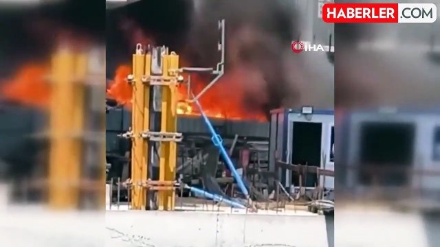 Kağıthane'de atıl kumaş yığınları alev alev yandı: Siyah dumanlar gökyüzünü kapladı