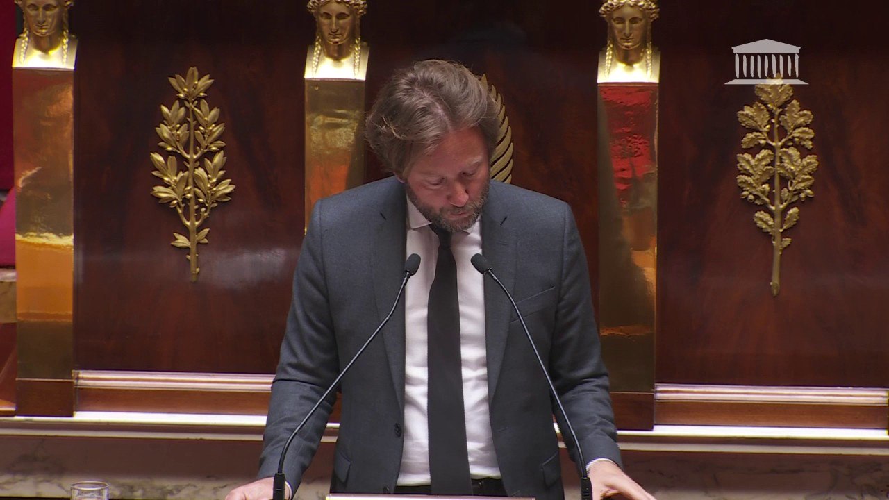 Économies budgétaires: Bruno Le Maire "est, au mieux, l'OSS 117 des Finances publiques" lance Boris Vallaud