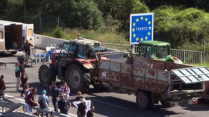 مزارعون إسبان وفرنسيون يسدون الحدود للتأثير على الانتخابات الأوروبية