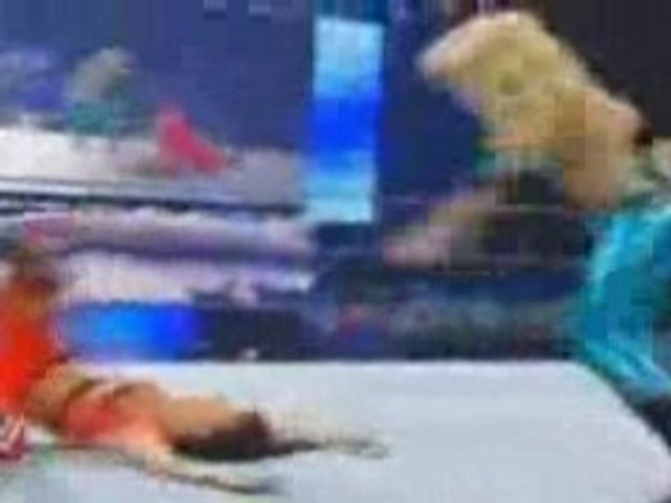 SD! 11/04/08: Michelle McCool Vs Victoria