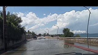 Meteo Puglia, a Bisceglie allagamento sul lungomare per temporale - video