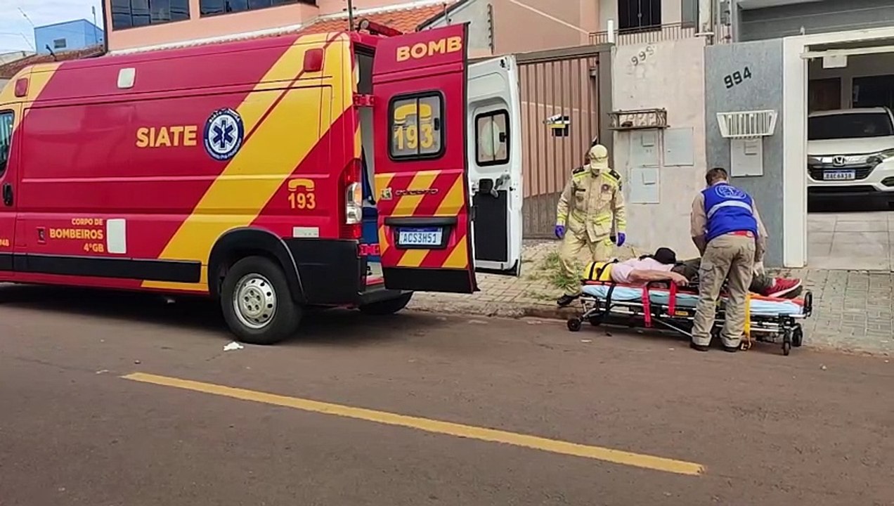 Com muletas, homem cai da escada e fica ferido no Santa Felicidade