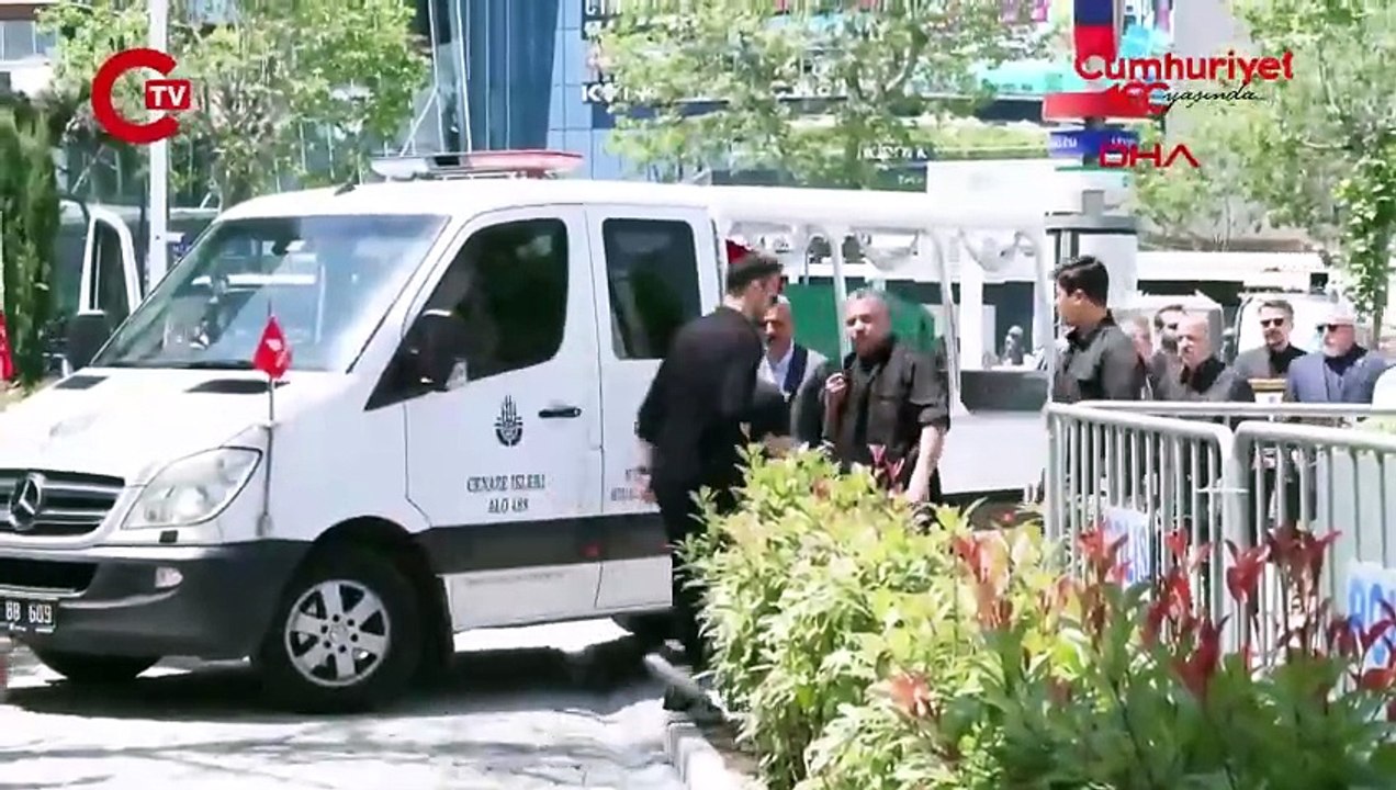 Erdoğan, Özer Uçuran Çiller'in cenaze törenine katıldı, tabut taşıdı