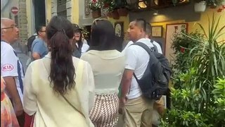 Turisti in fila davanti alle buchette del vino a Firenze: il video
