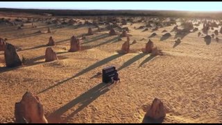 Western Australia, Alessandro Martire pianista nel Pinnacles Desert