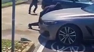 Bari, furto d'auto di lusso in pieno giorno, il passante grida disperato: «Chiamate la polizia»