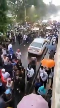 Multitud despide bajo la lluvia a presuntos delincuentes abatidos en San Pedro de Macorís