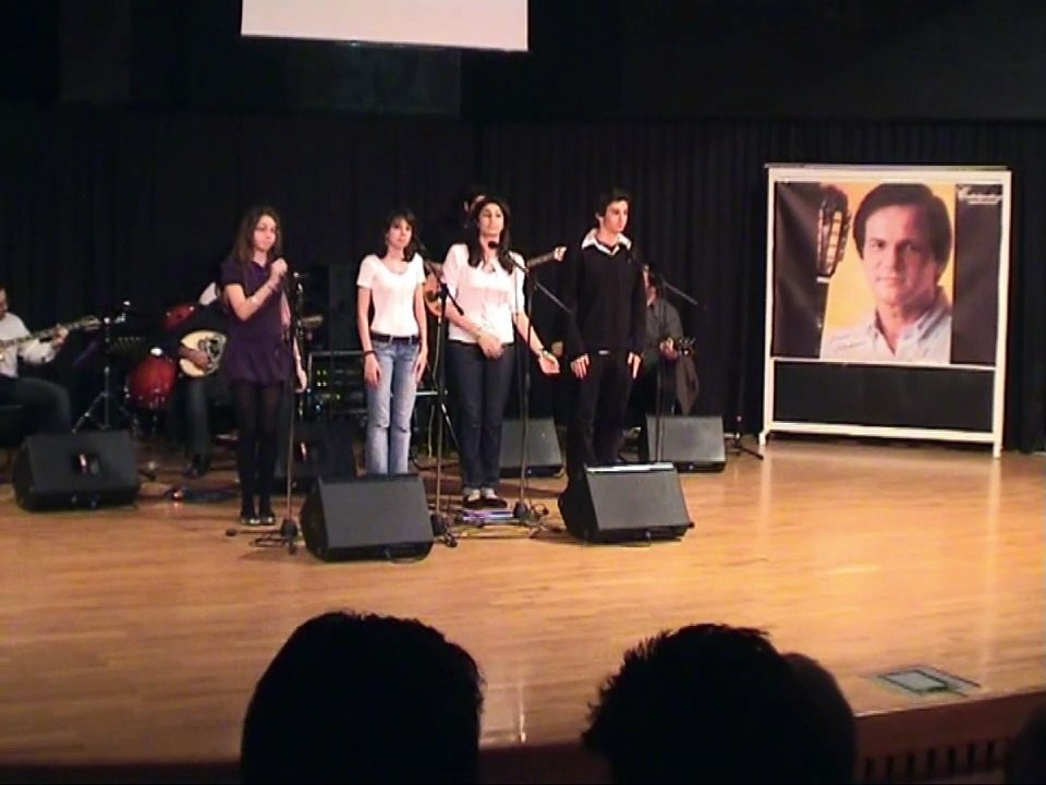 Ο Αντώνης Κουζος τραγουδα Νικολόπουλο στα 18. v2